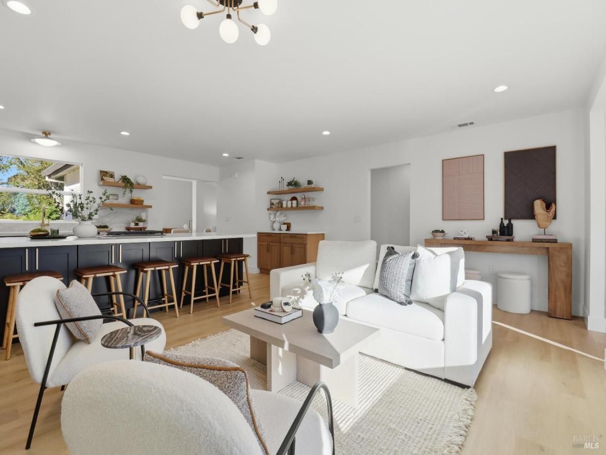 MLS #326000981 img 0