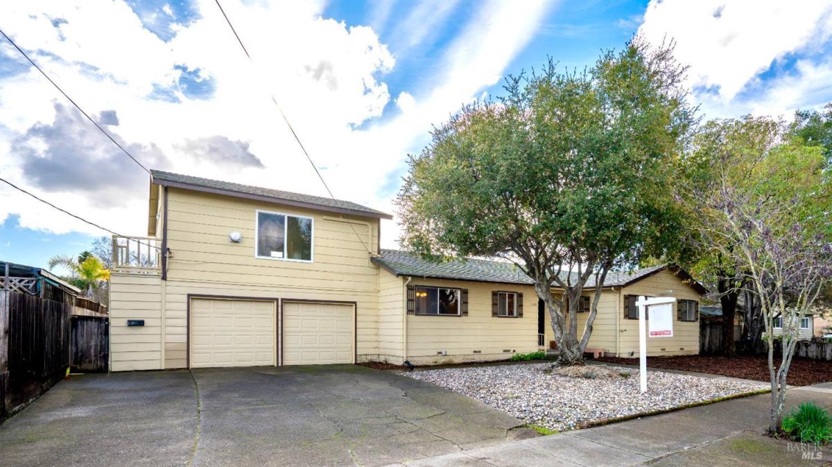 MLS #326001043 img 0