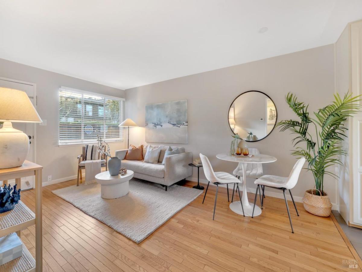 MLS #326001160 img 0