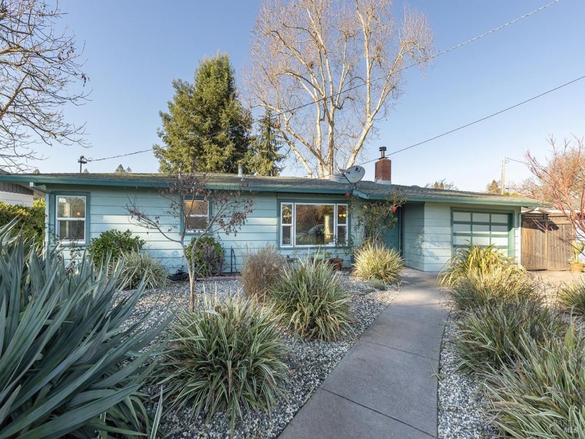 MLS #326001365 img 0