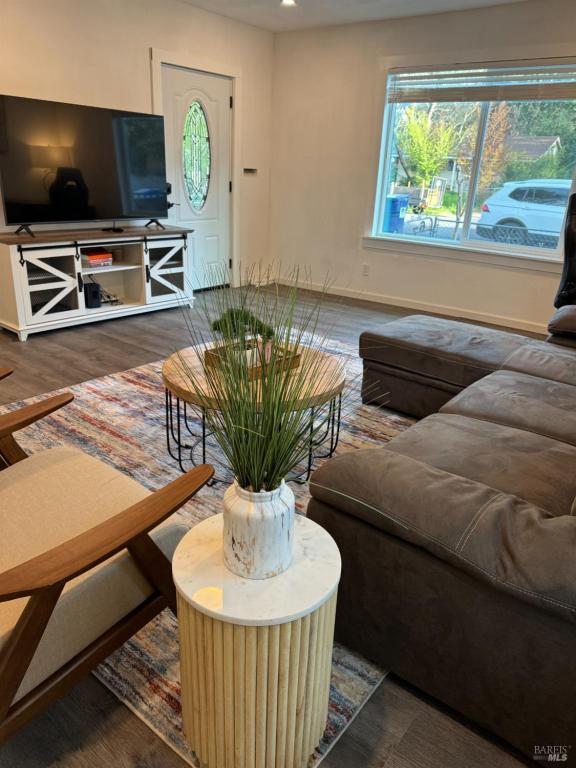 MLS #326001414 img 0