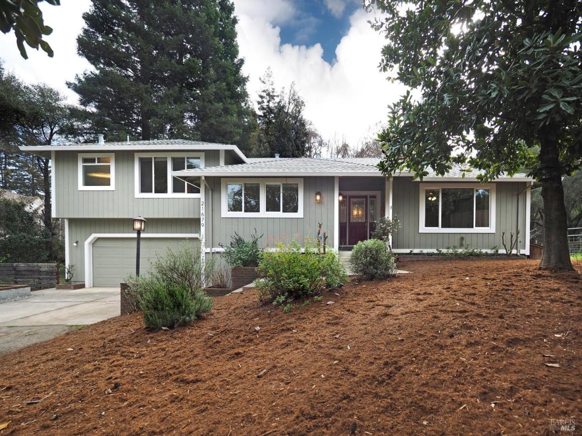 MLS #326001426 img 0