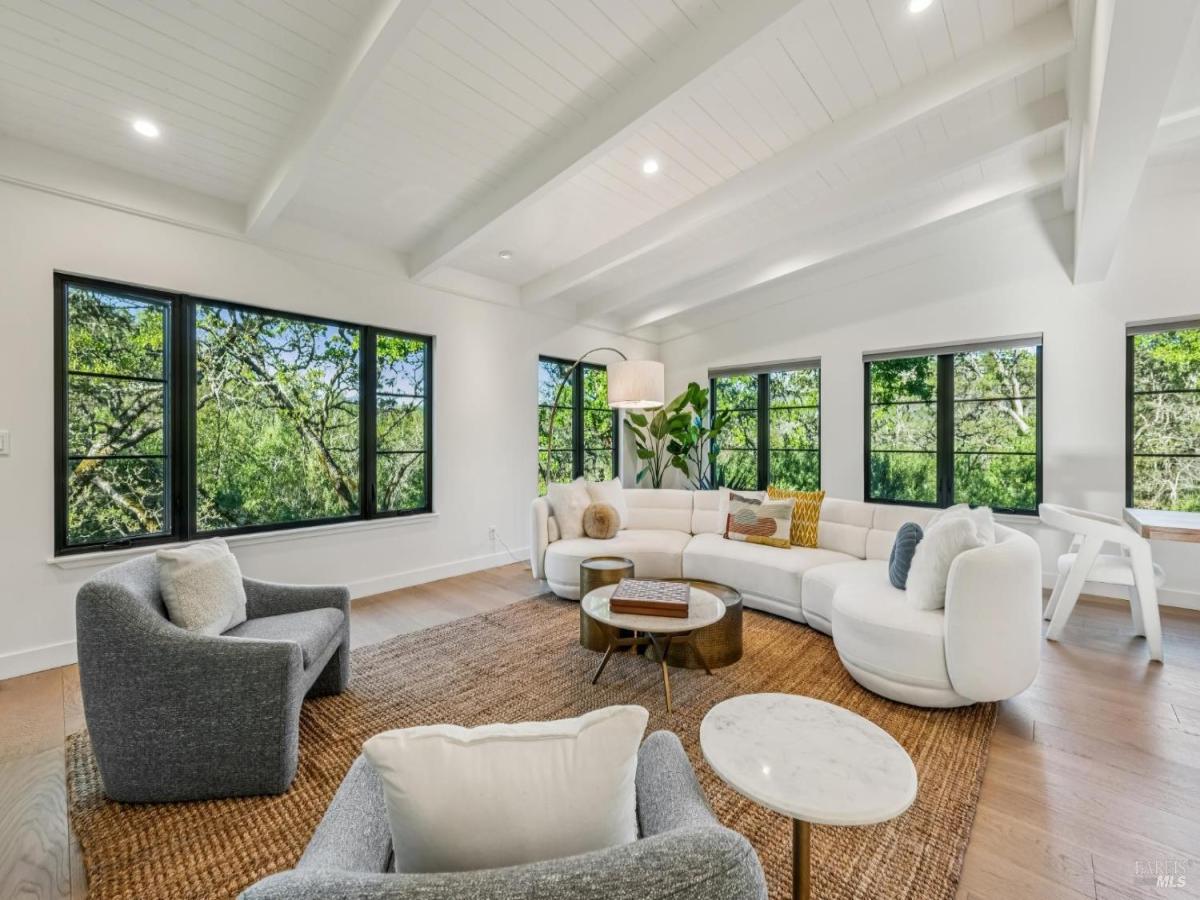 MLS #326001497 img 0