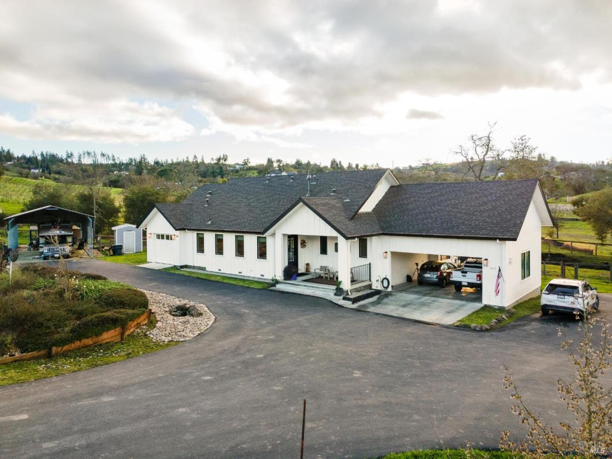 MLS #326001521 img 0