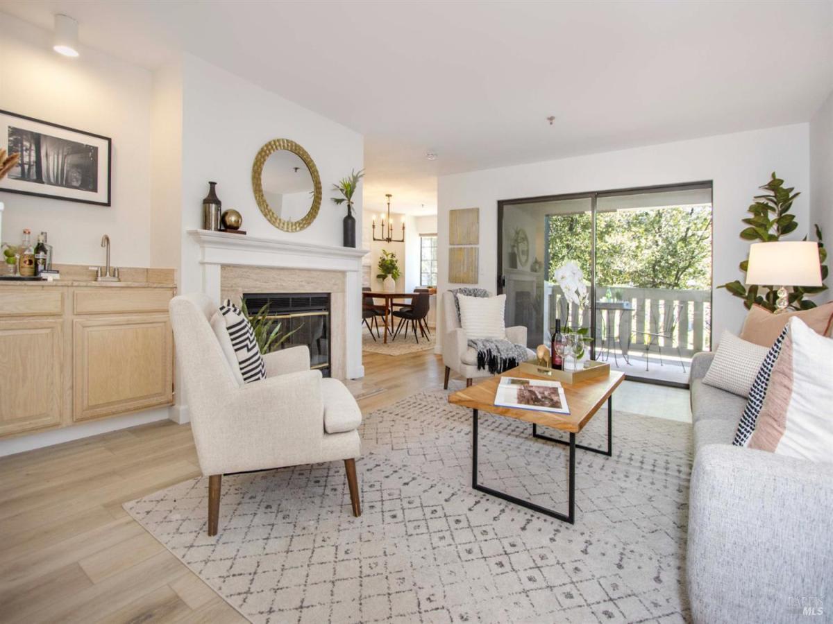 MLS #326001532 img 0