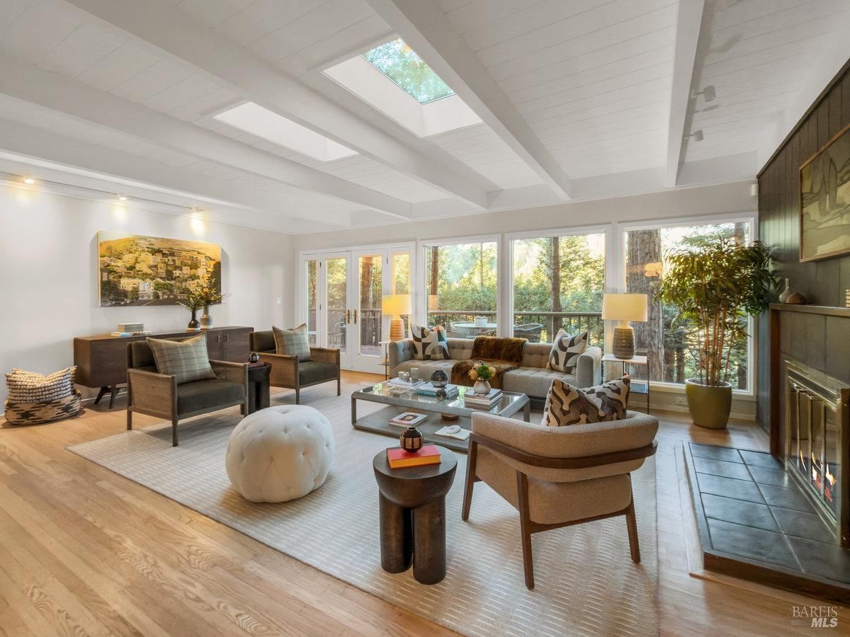 MLS #326001592 img 0