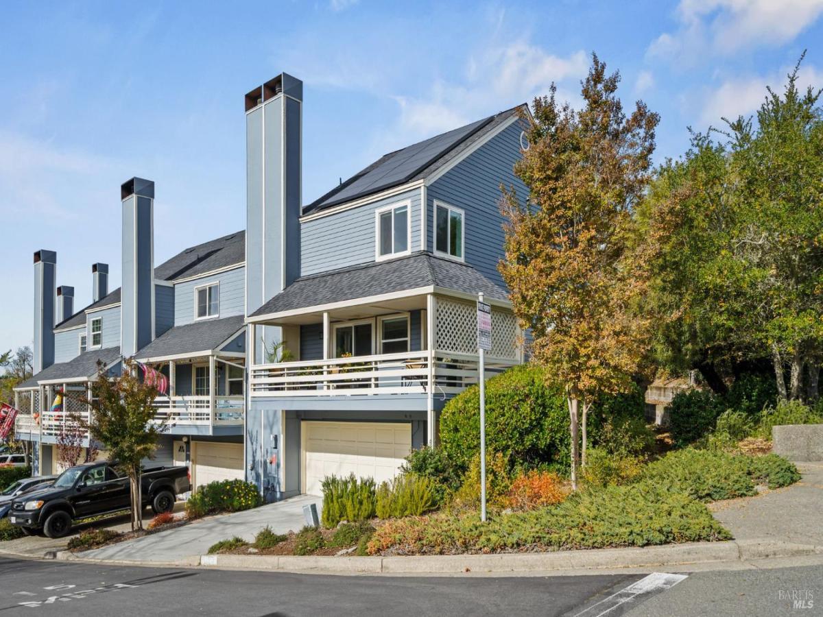 MLS #326001718 img 0