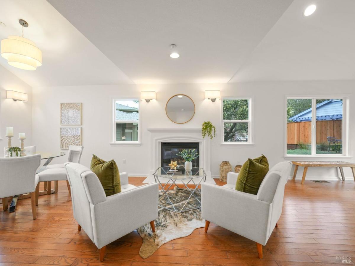 MLS #326001814 img 0