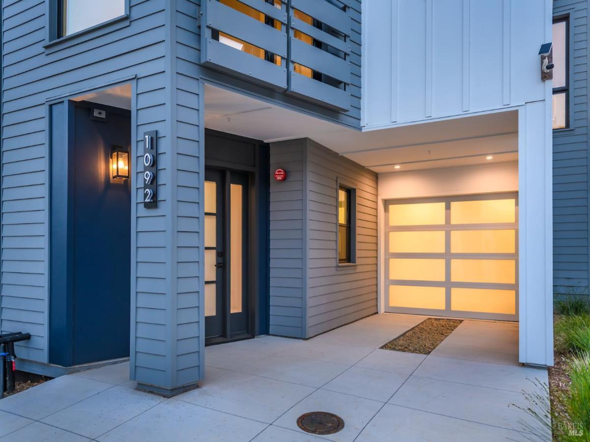 MLS #326001987 img 0