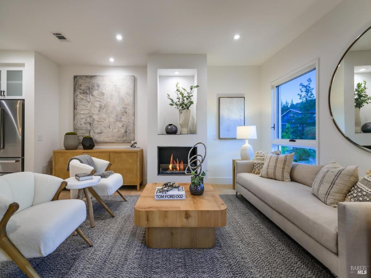 MLS #326001987 img 0