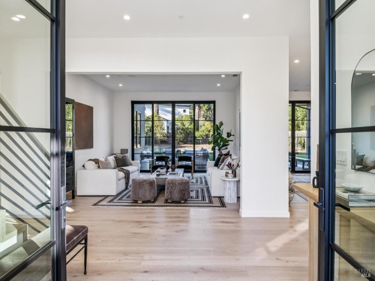 MLS #326002138 img 0