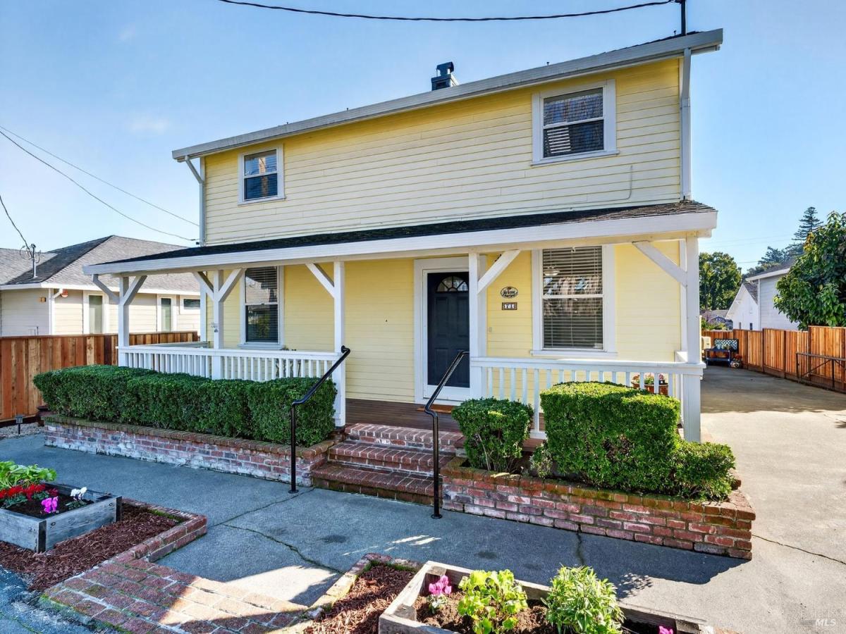 MLS #326002319 img 0