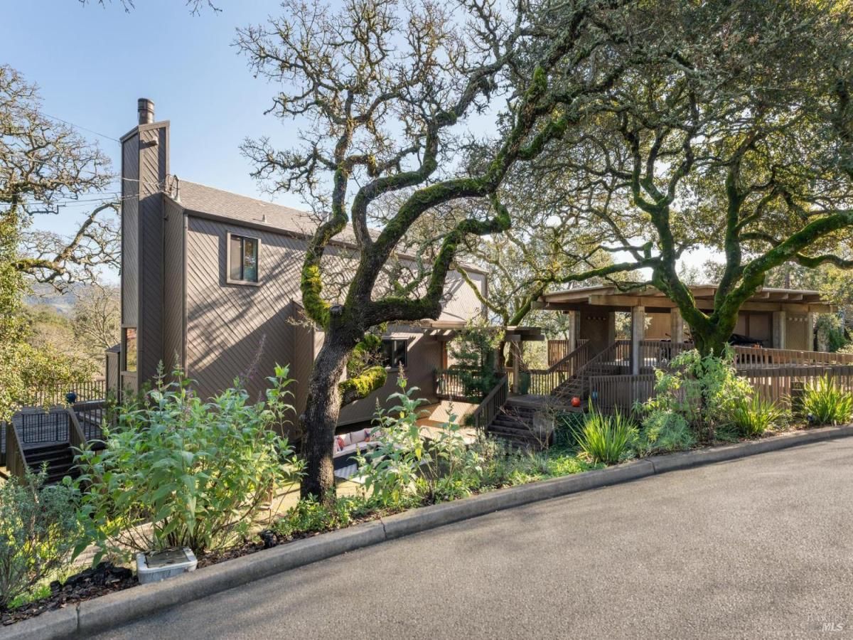 MLS #326002333 img 0