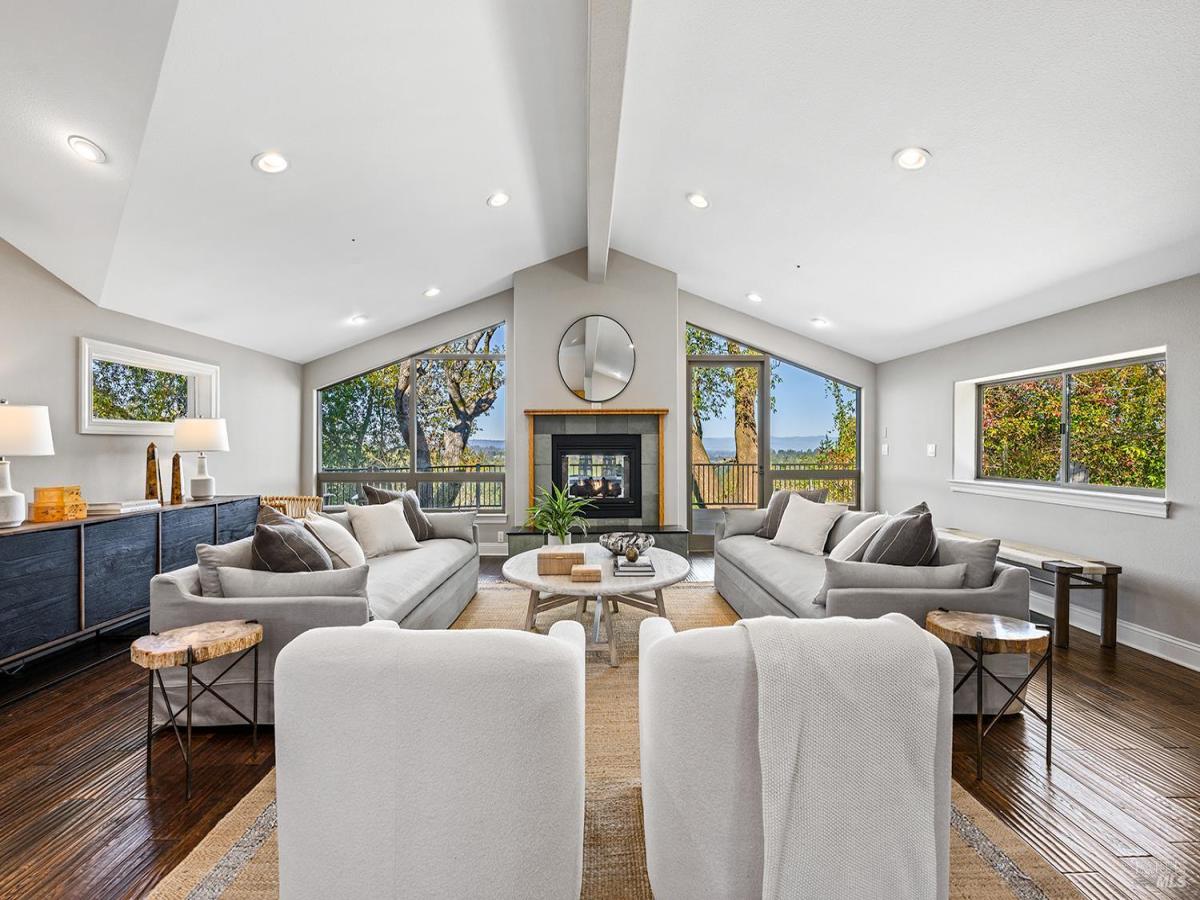 MLS #326002443 img 0