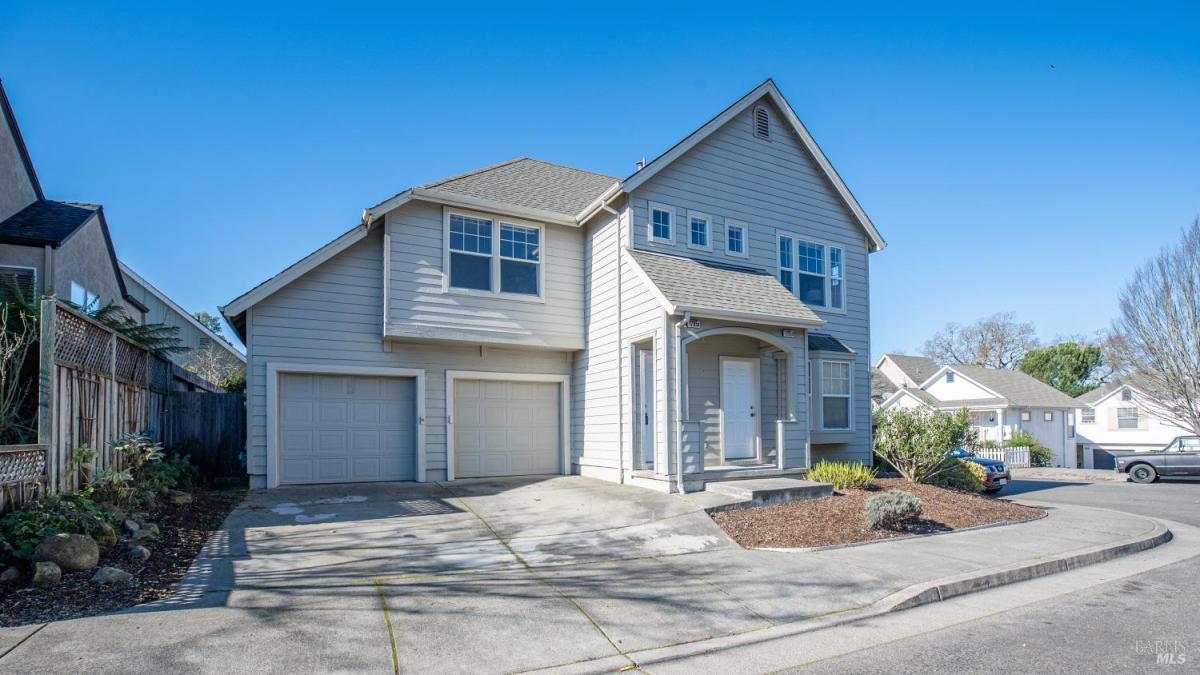 MLS #326002733 img 0