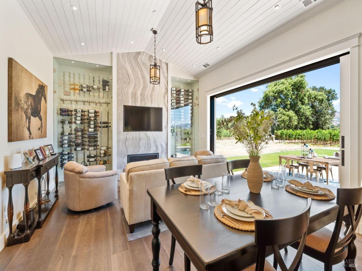 MLS #326002749 img 0