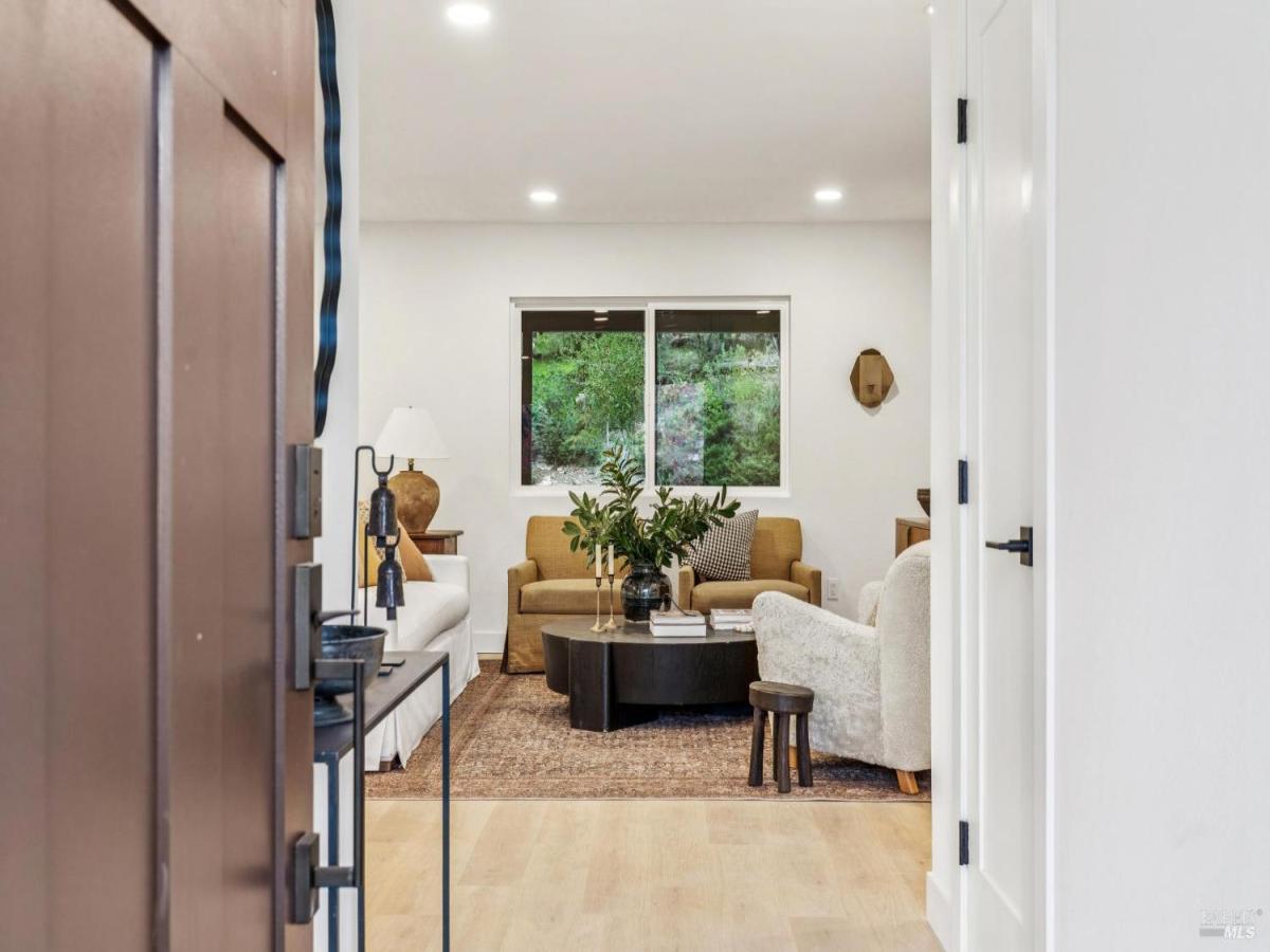 MLS #326002795 img 0