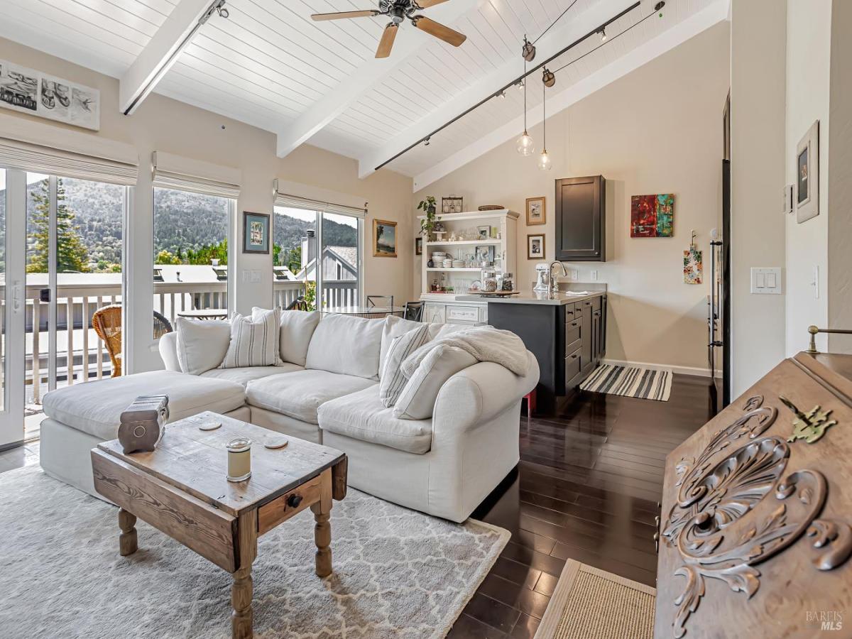 MLS #326002903 img 0