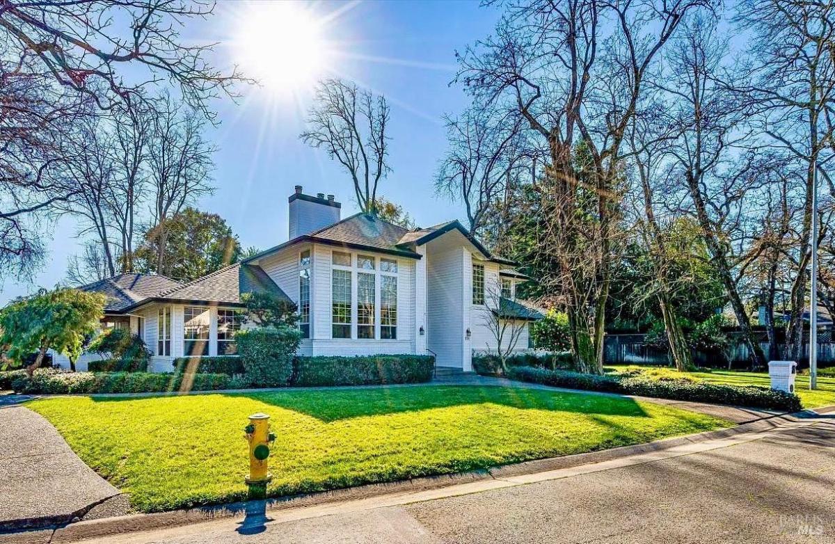 MLS #326002999 img 0