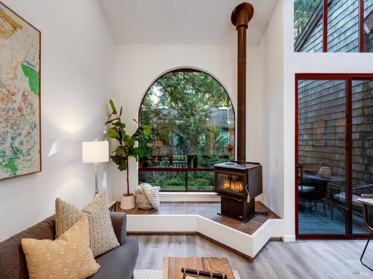 MLS #326003010 img 0