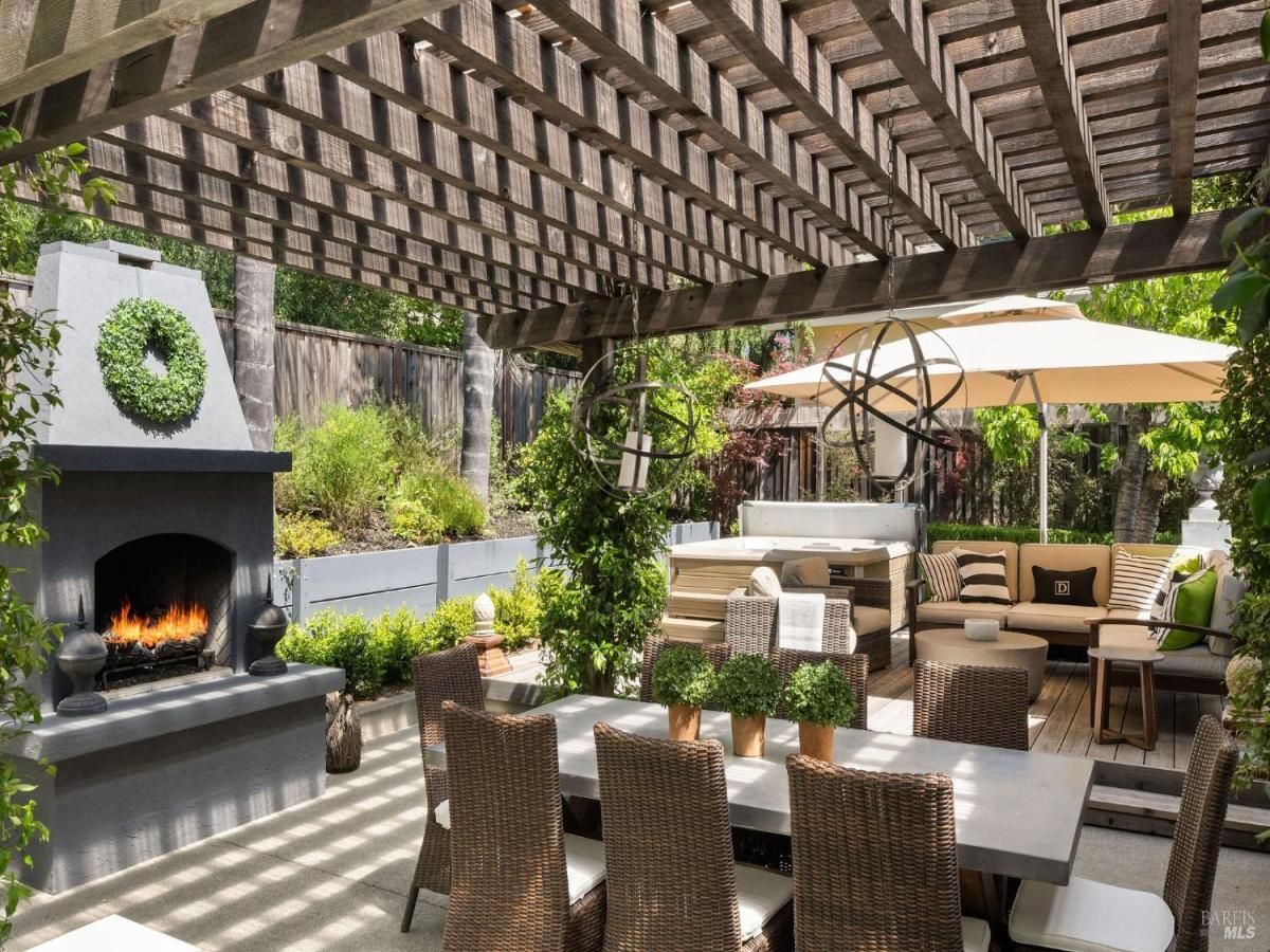 MLS #326003020 img 0