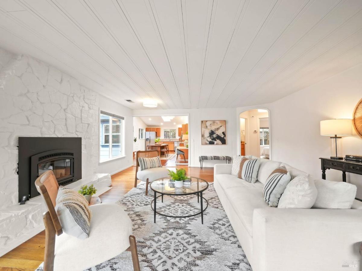 MLS #326003285 img 0