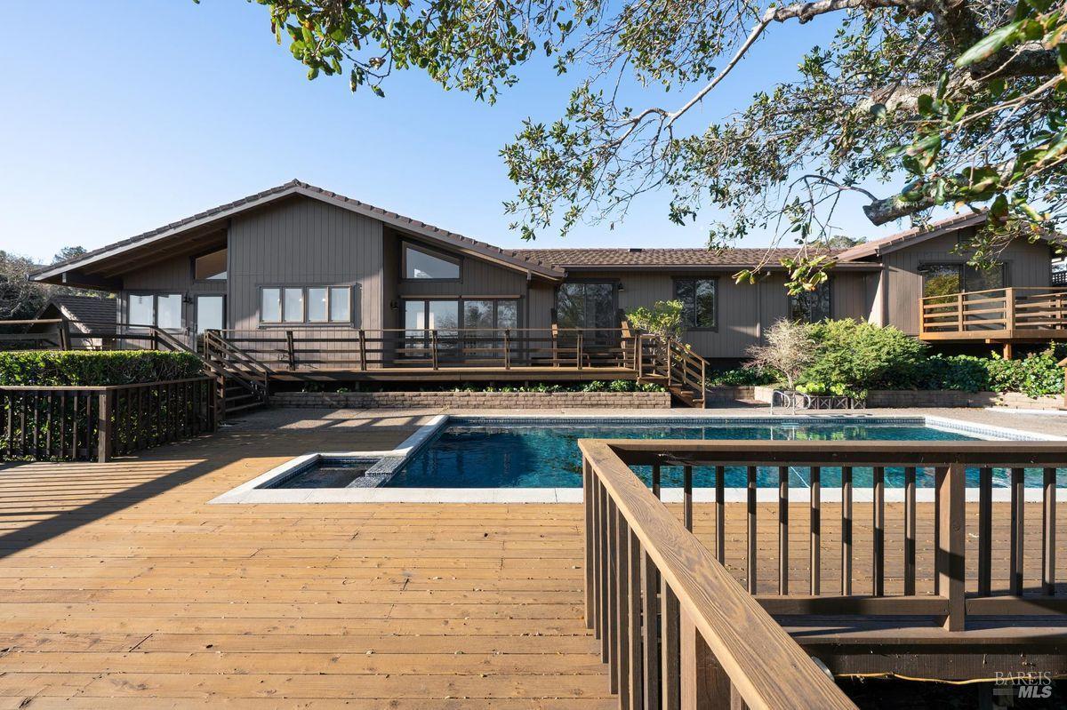 MLS #326003300 img 0