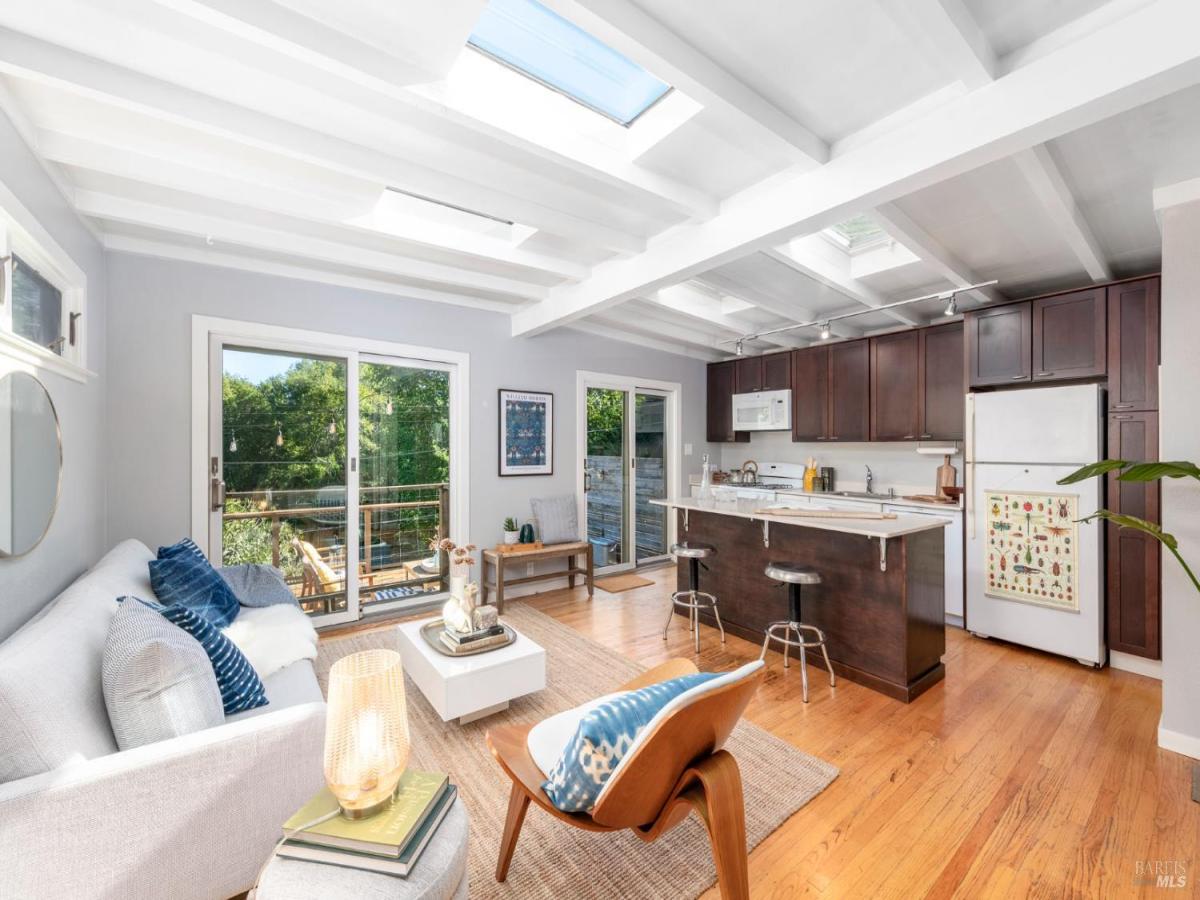 MLS #326003352 img 0