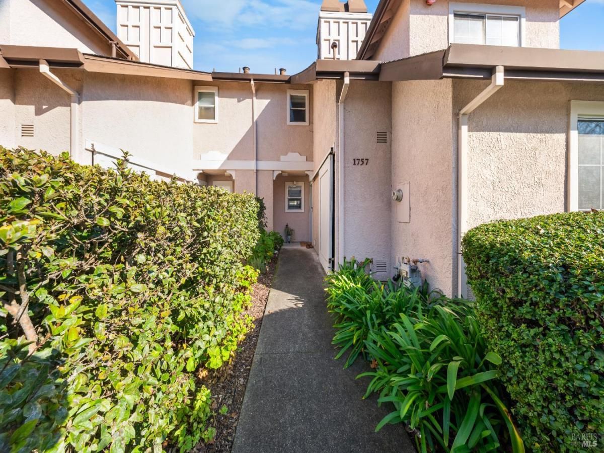 MLS #326003488 img 0