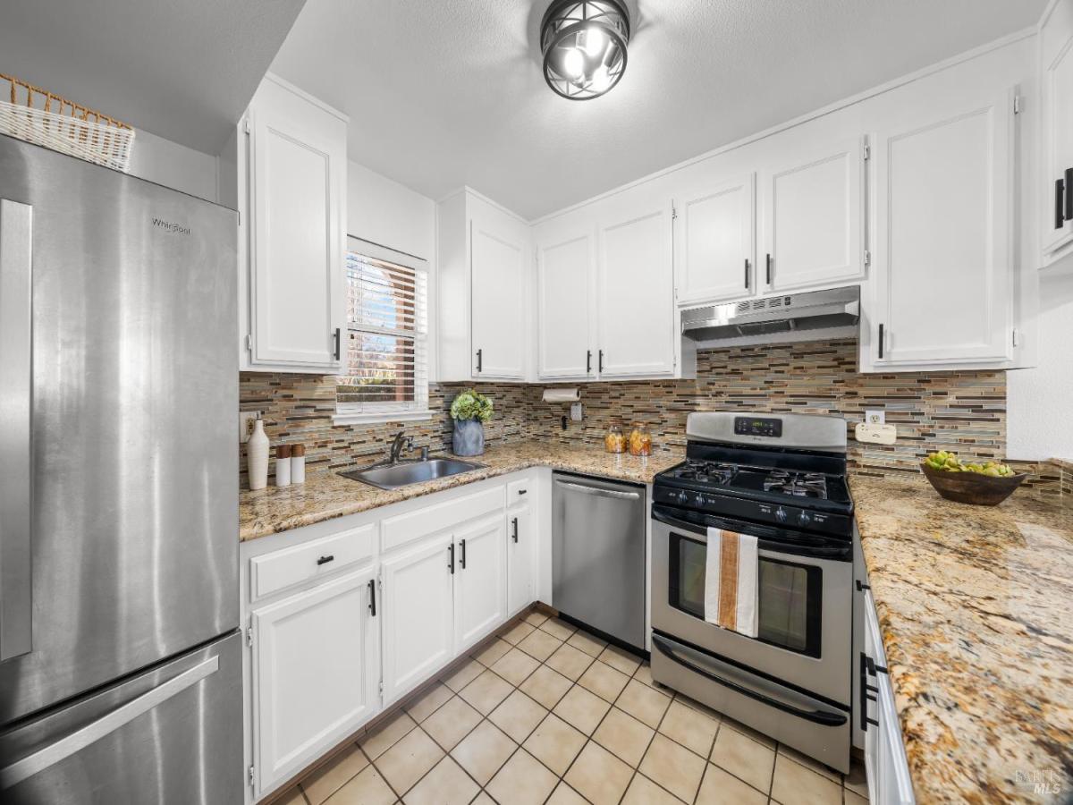 MLS #326003488 img 0