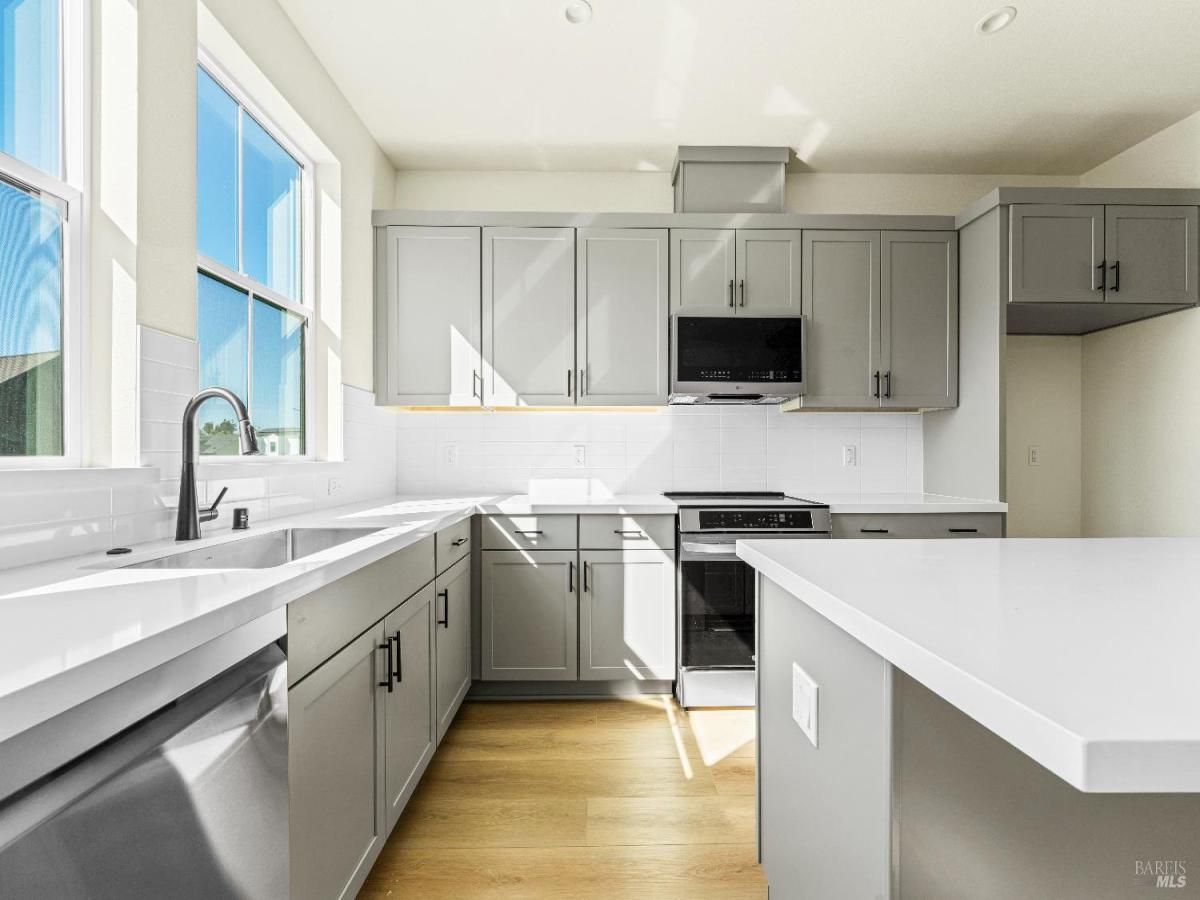 MLS #326003561 img 0