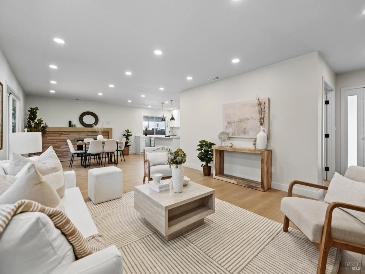 MLS #326003601 img 0