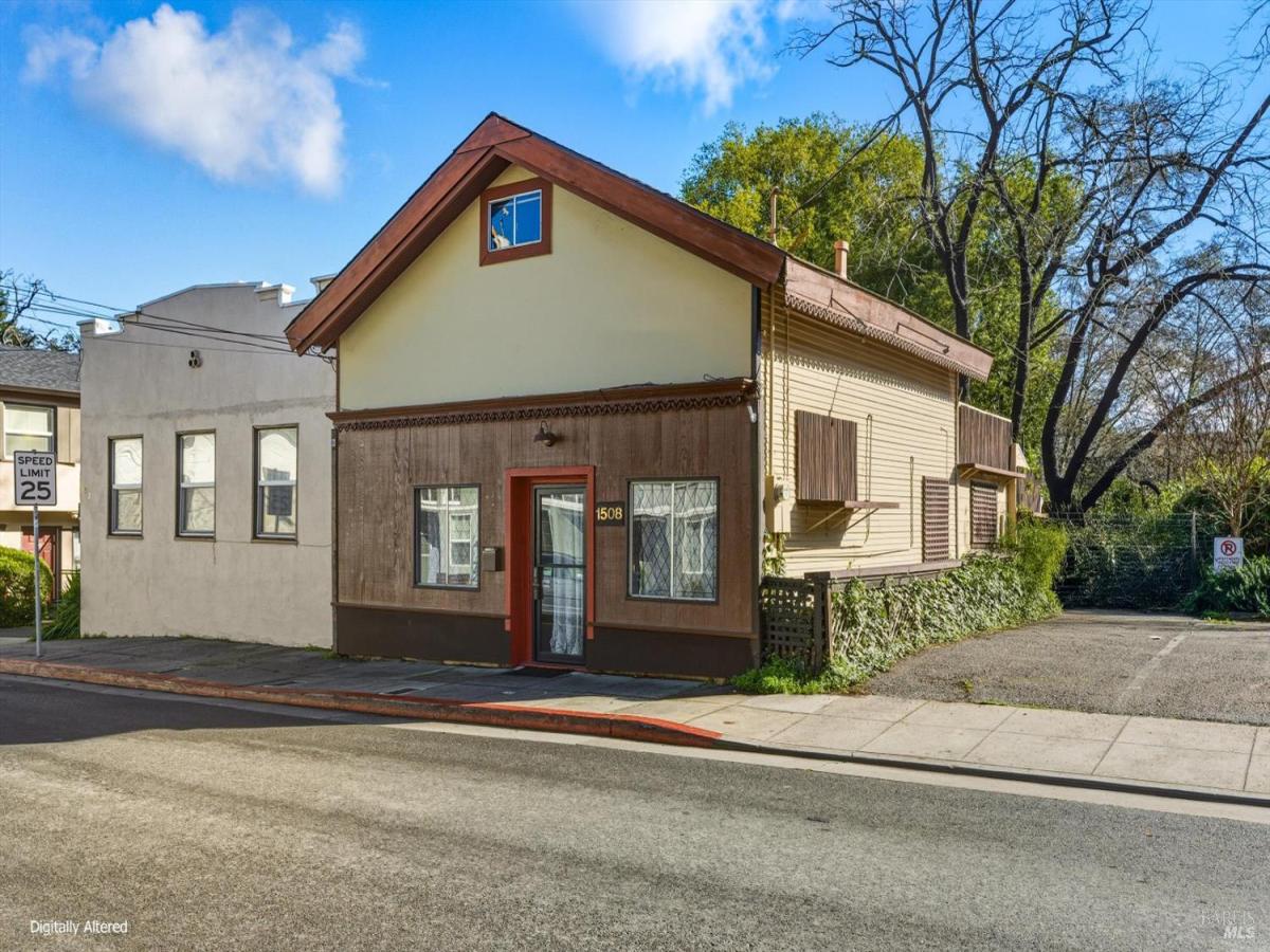 MLS #326003845 img 0