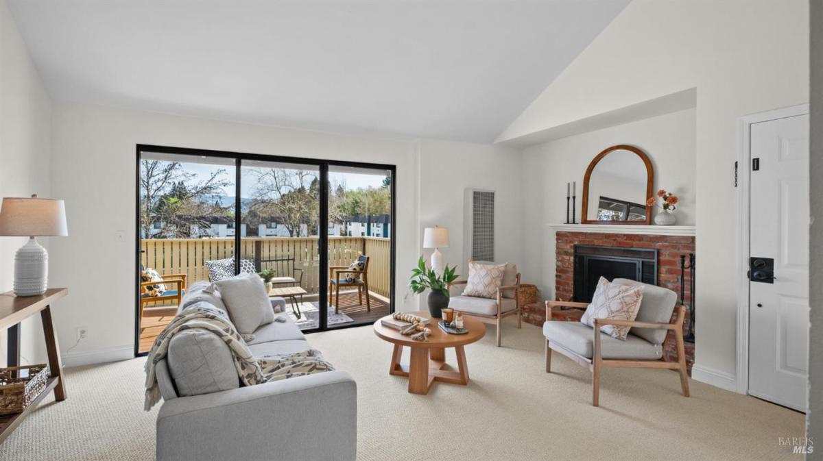 MLS #326003986 img 0