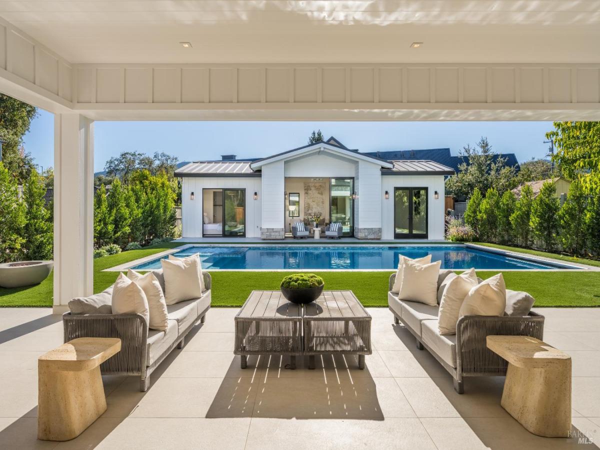 MLS #326004083 img 0