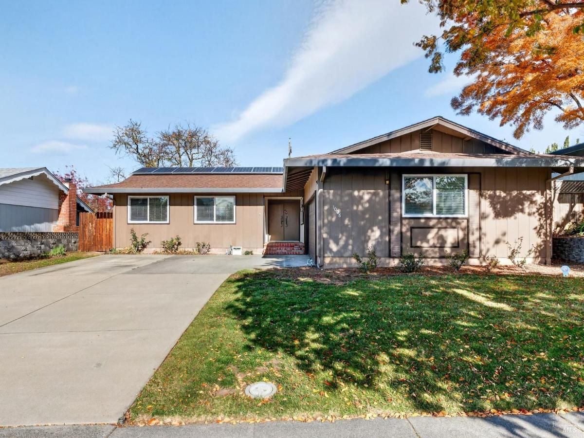 MLS #326004200 img 0