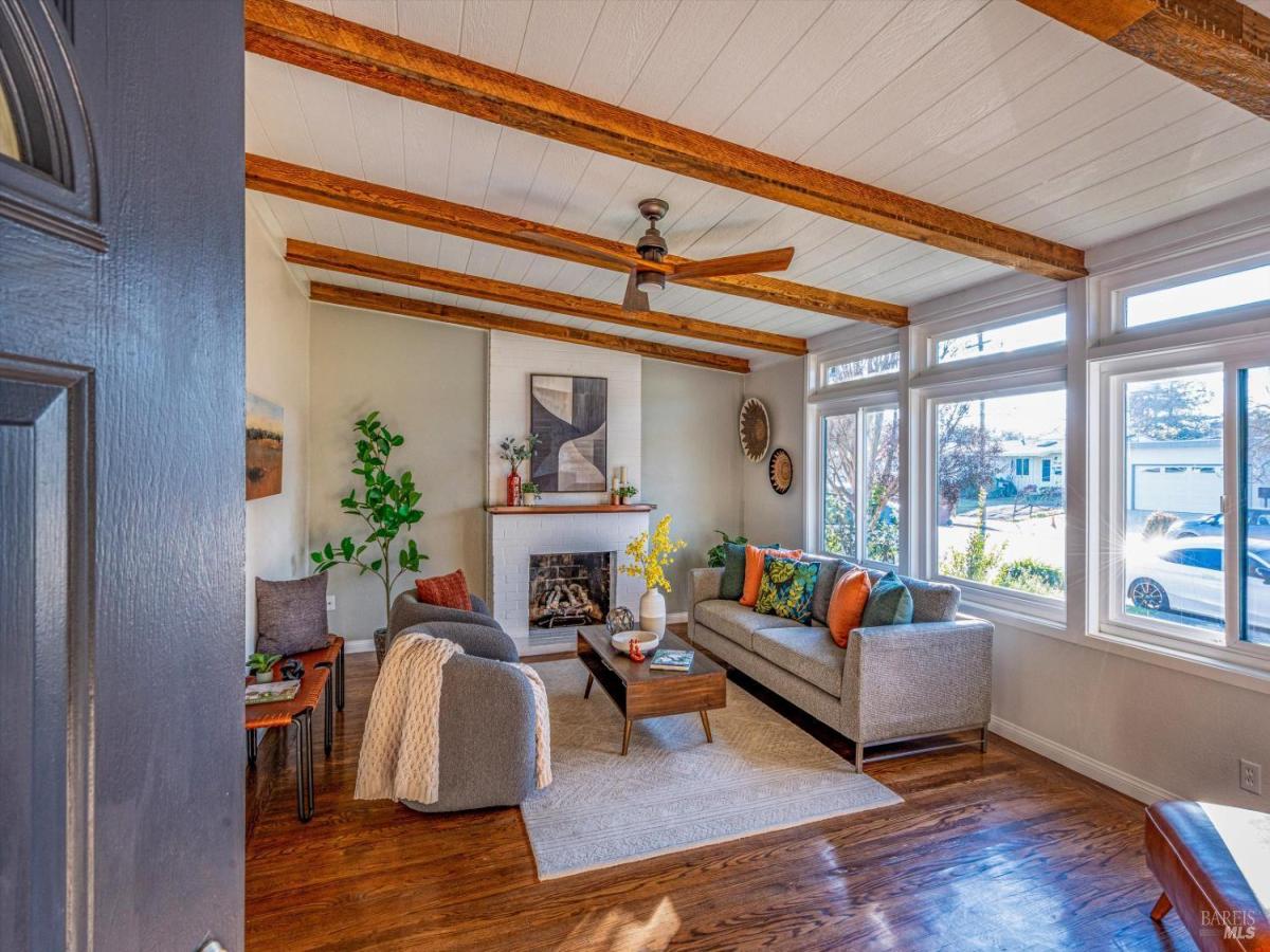 MLS #326004296 img 0