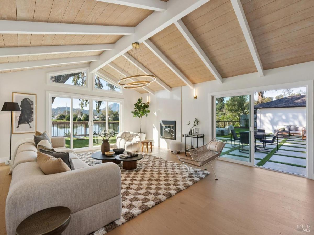 MLS #326004357 img 0