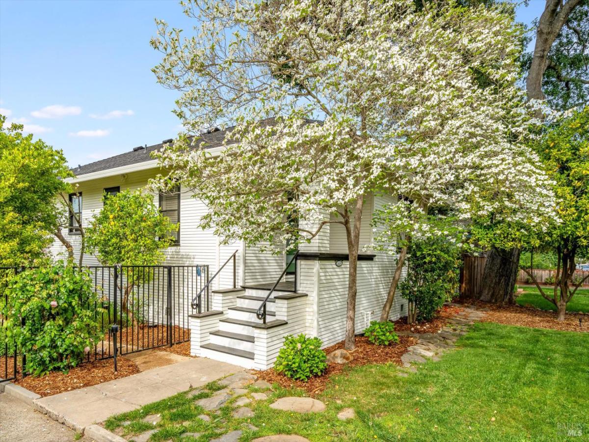 MLS #326004842 img 0