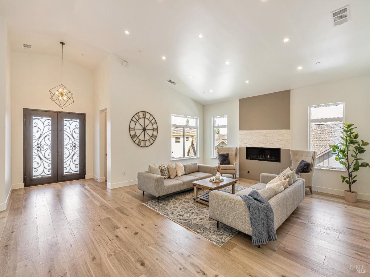 MLS #326005770 img 0