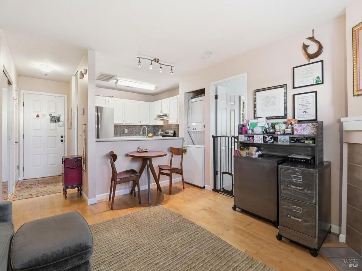 MLS #326005938 img 0