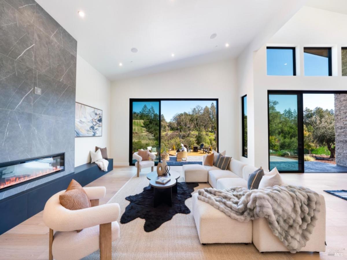 MLS #326005946 img 0