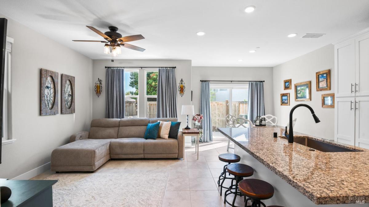 MLS #326006048 img 0