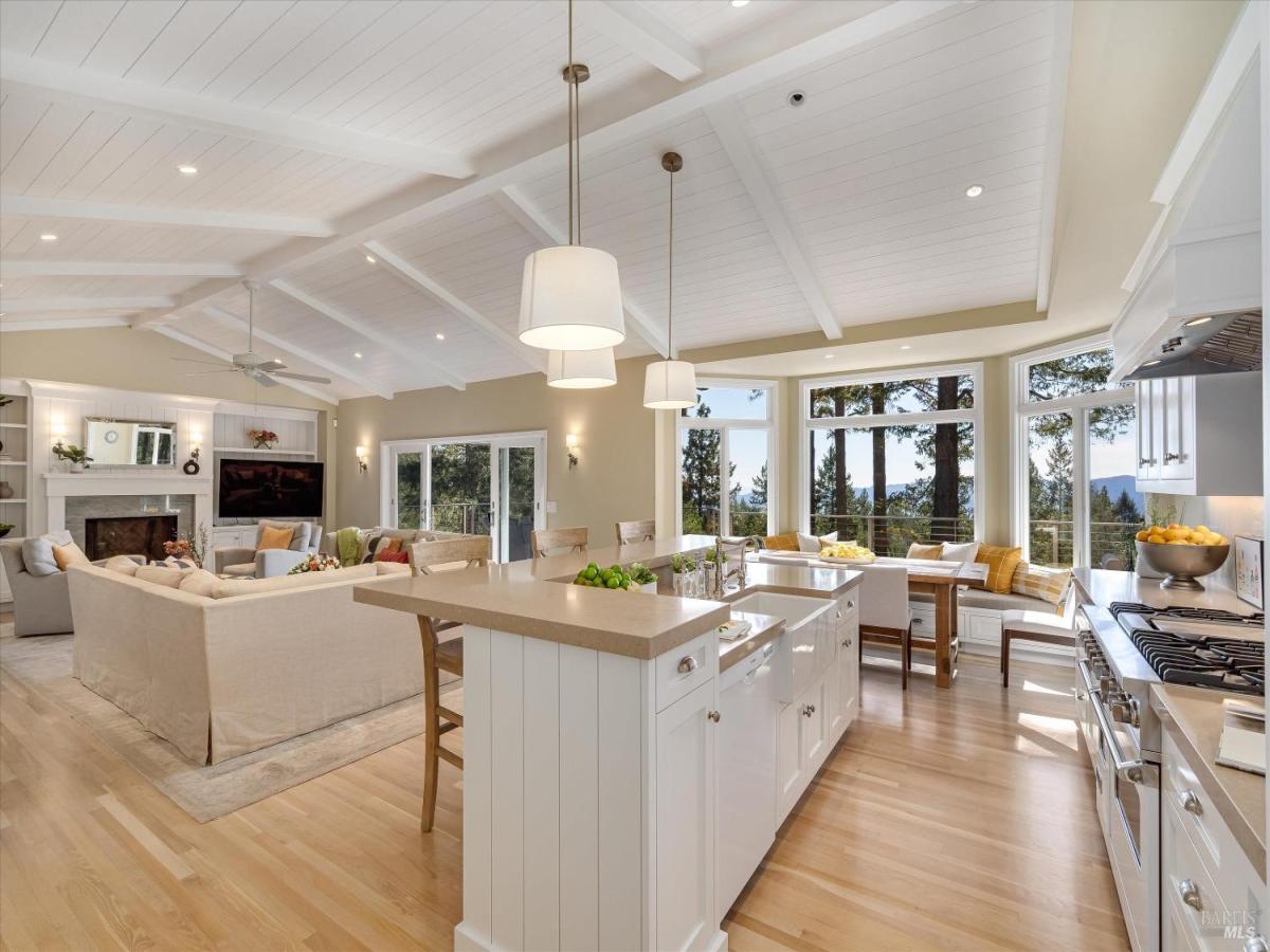 MLS #326006064 img 0