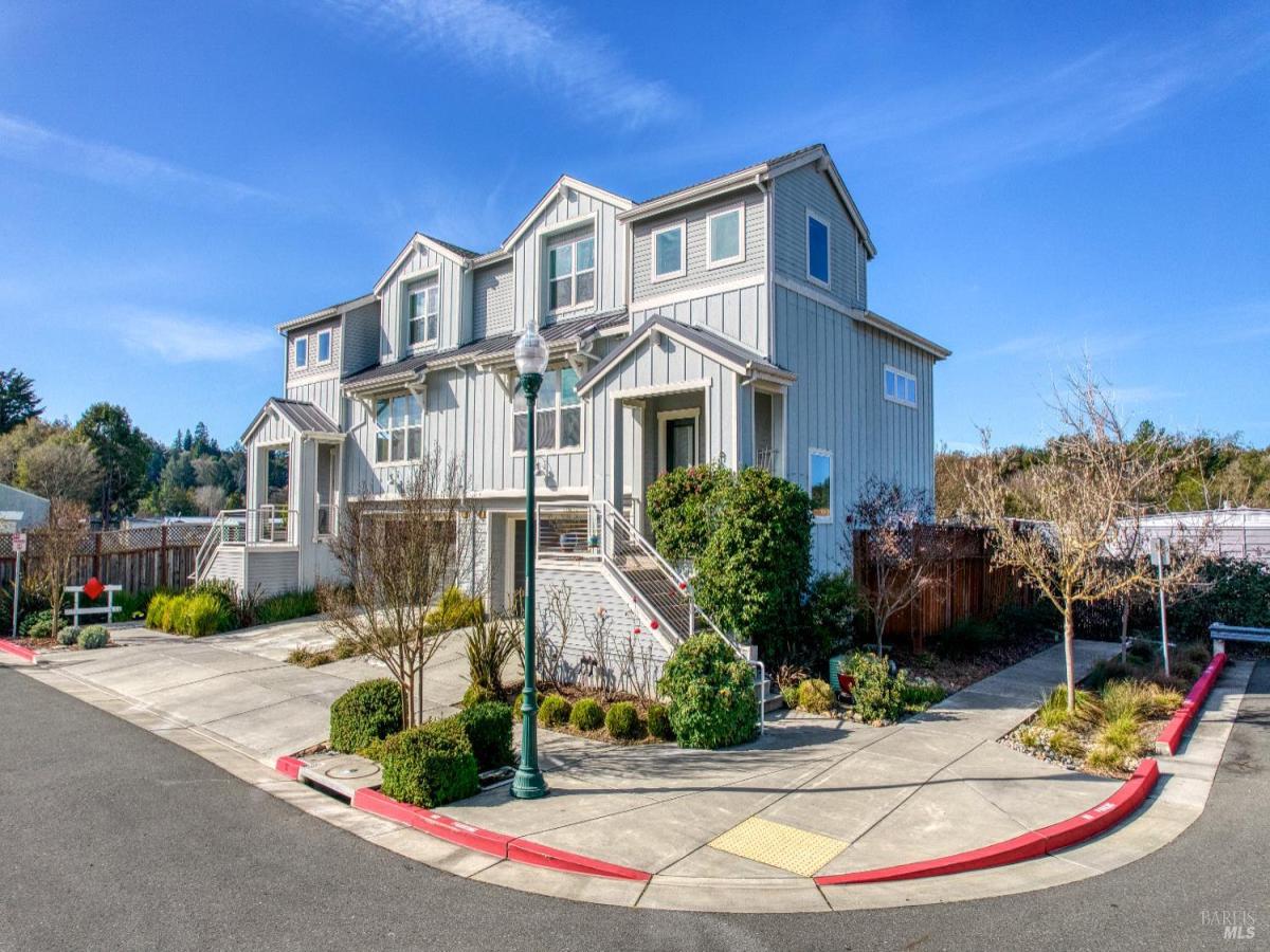 MLS #326006437 img 0