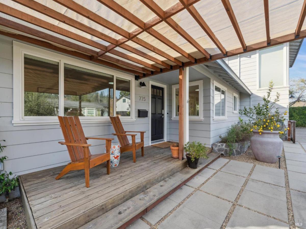 MLS #326006478 img 0