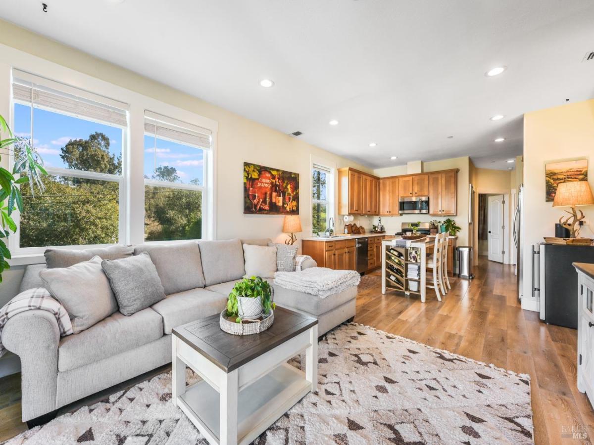 MLS #326007131 img 0