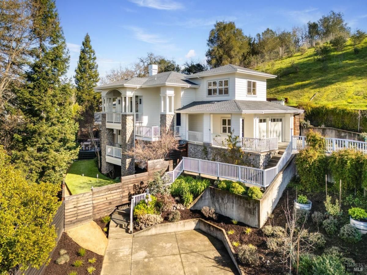 MLS #326007700 img 0