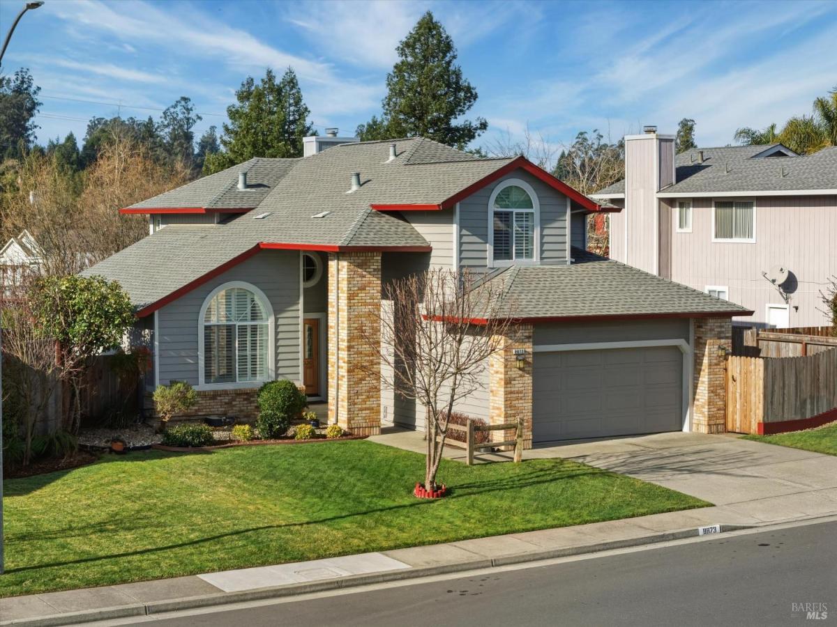 MLS #326008010 img 0