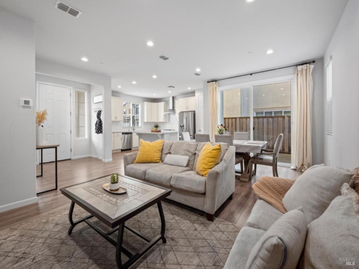 MLS #326008128 img 0